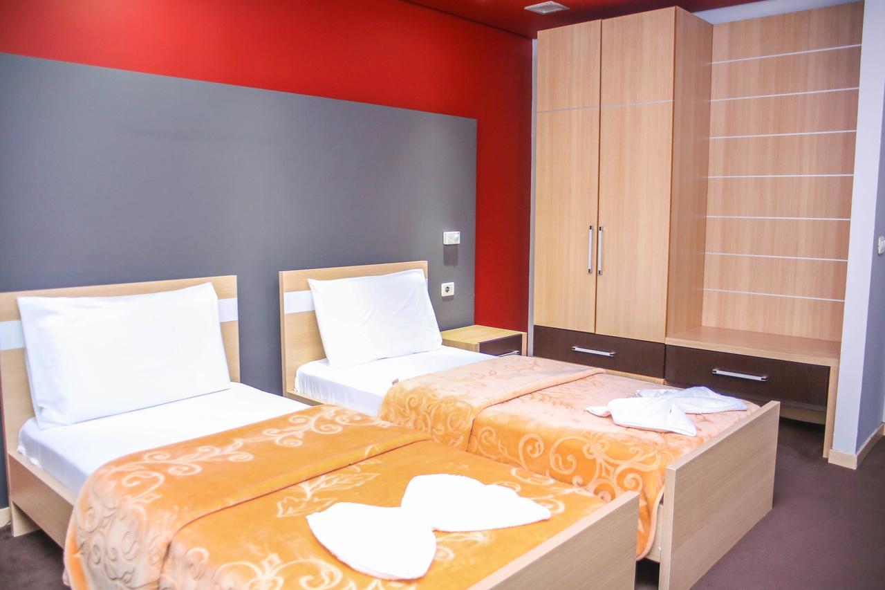 Hotel Vila Aeroport Rinas Kültér fotó