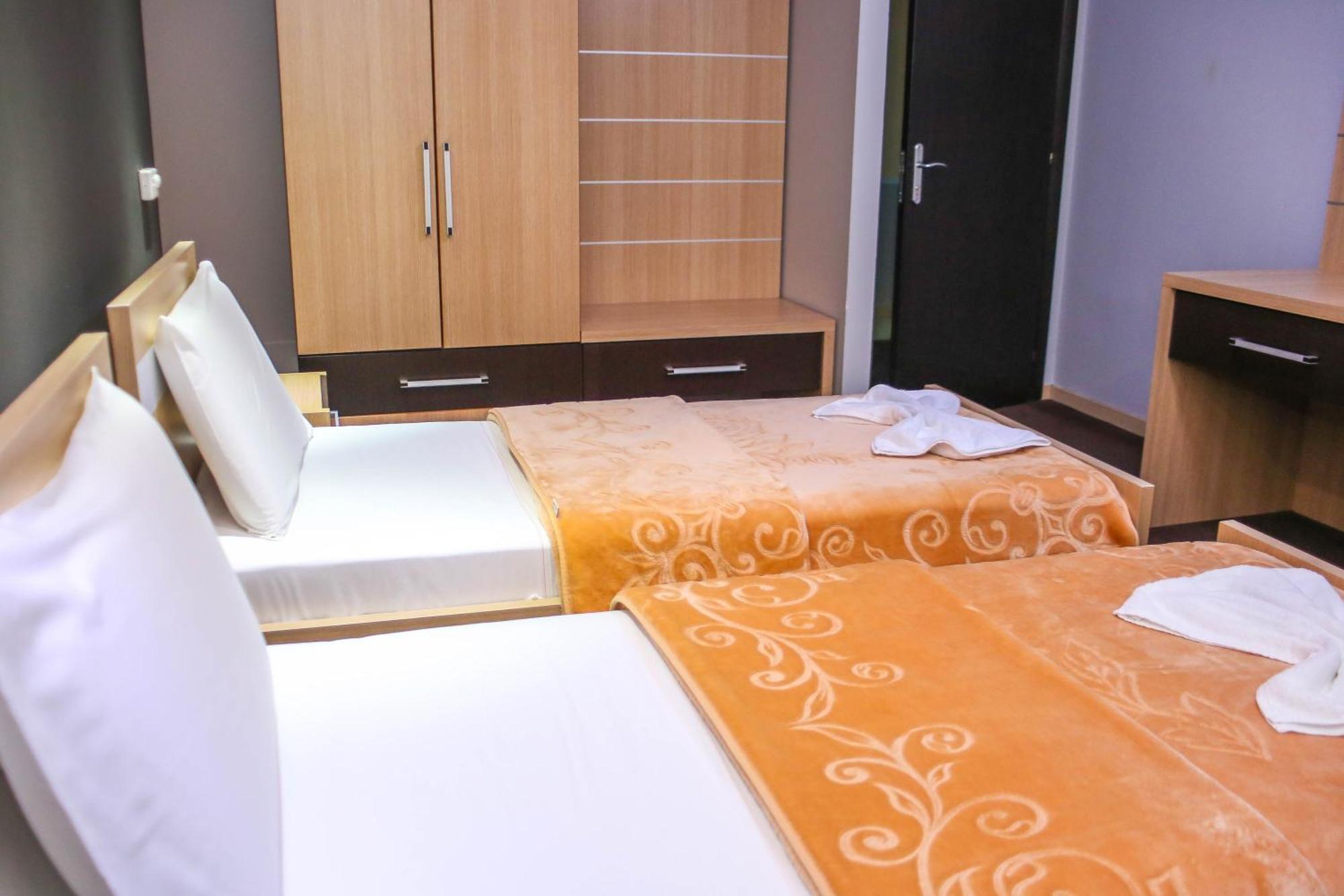 Hotel Vila Aeroport Rinas Kültér fotó