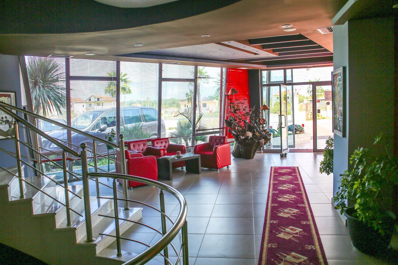 Hotel Vila Aeroport Rinas Kültér fotó