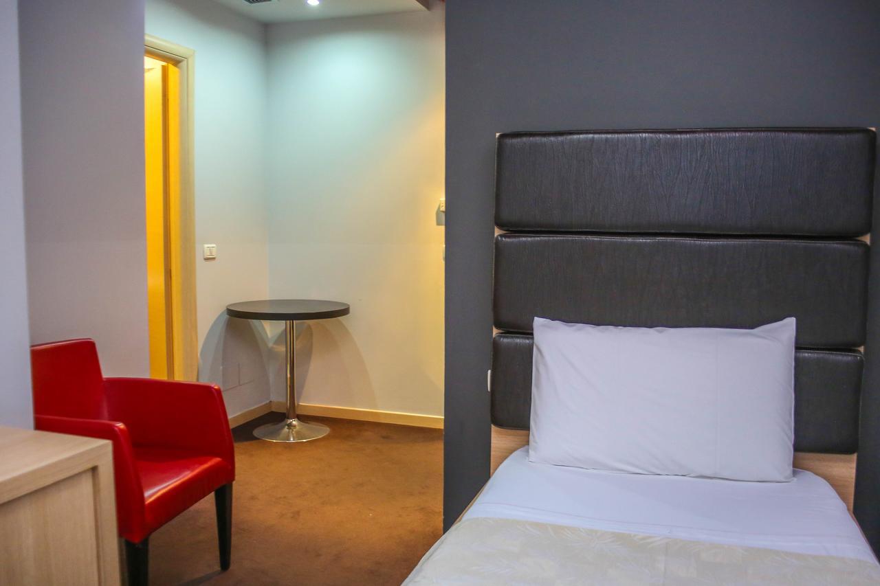Hotel Vila Aeroport Rinas Kültér fotó