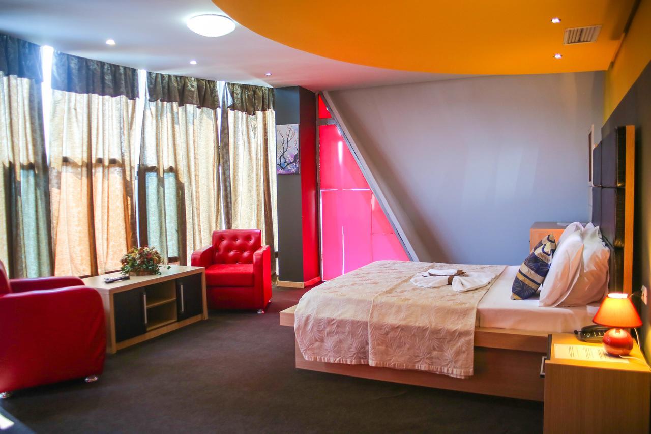 Hotel Vila Aeroport Rinas Kültér fotó