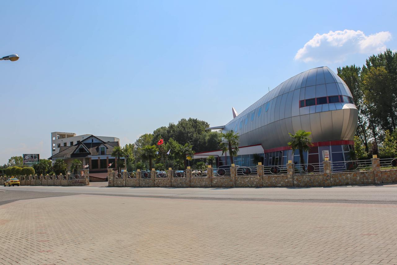 Hotel Vila Aeroport Rinas Kültér fotó