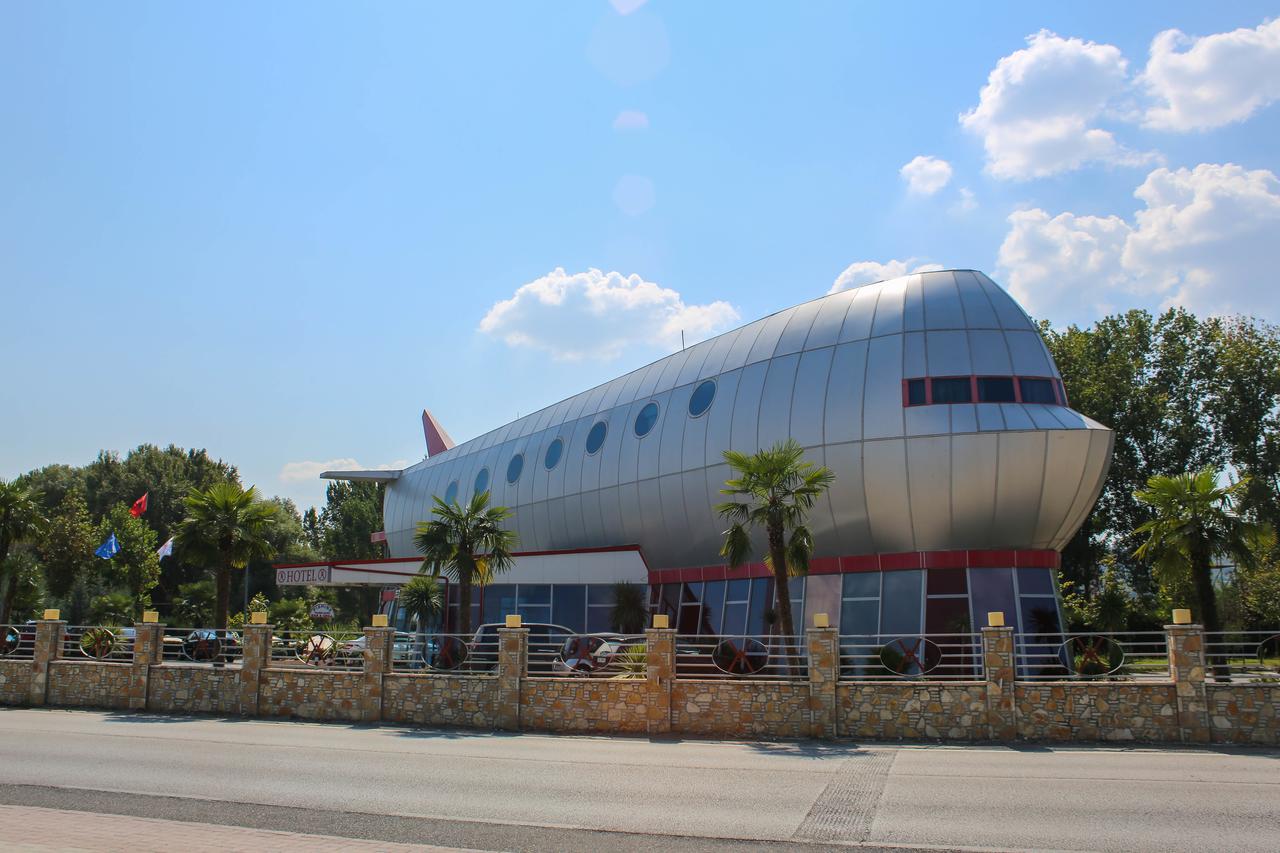 Hotel Vila Aeroport Rinas Kültér fotó